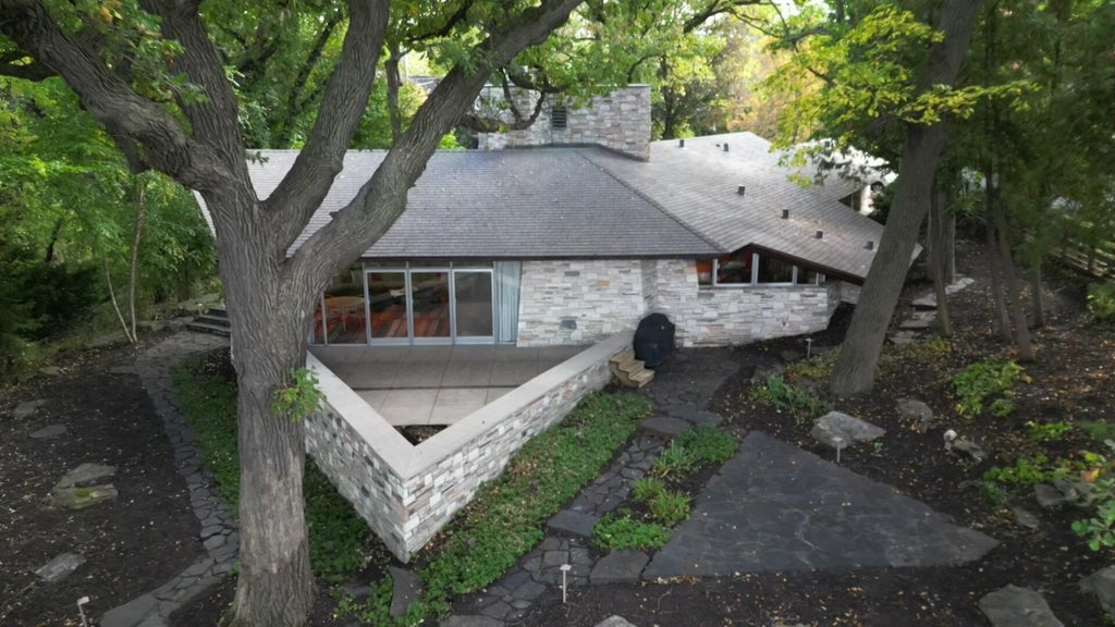 Home designed by iconic architect Frank Lloyd Wright now on the market — WCCO / CBS Minnesota, Lakeville Real Estate news
