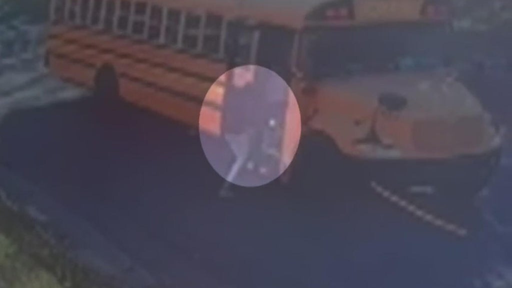 Video shows quick-thinking bystander stop runaway St. Paul school bus — WCCO / CBS Minnesota, Lakeville Health news