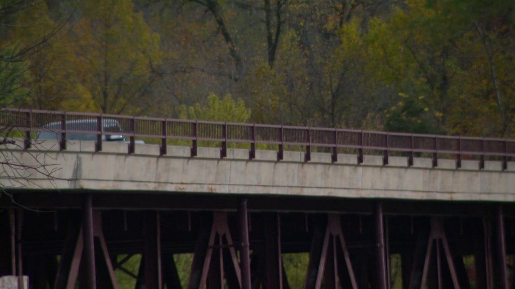 Businesses near Osceola brace as Highway 243 bridge set to close — WCCO / CBS Minnesota, Lakeville Business news