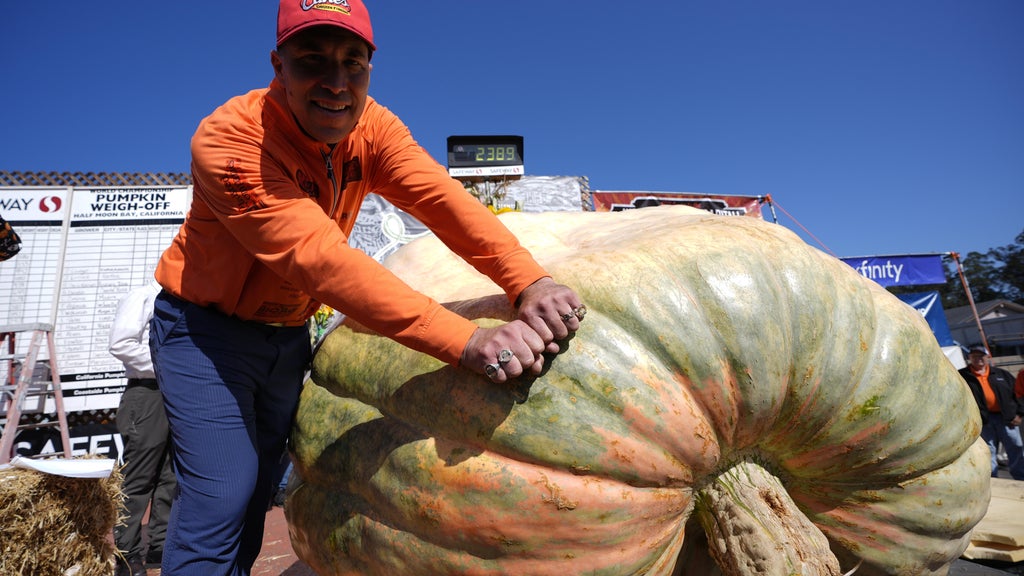 Anoka County pumpkin grower wins California title for 5th time in 7 years — WCCO / CBS Minnesota, Lakeville Arts news