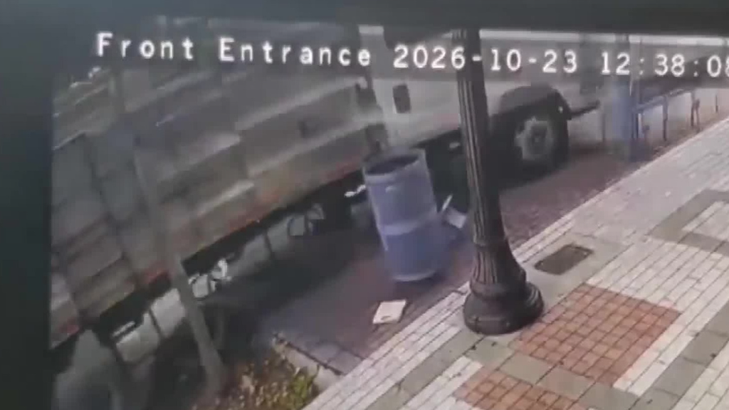 Landscaping truck crashes into bus bench, 3 North Miami businesses, sending 2 passengers to the hospital — CBS Miami, Lakeville Real Estate news