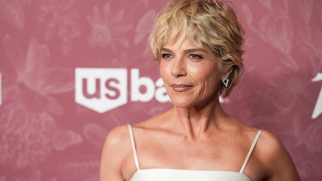 Actress Selma Blair arraigned following arrest for incident related to flight from LAX to JFK — WCCO / CBS Minnesota, Lakeville Health news