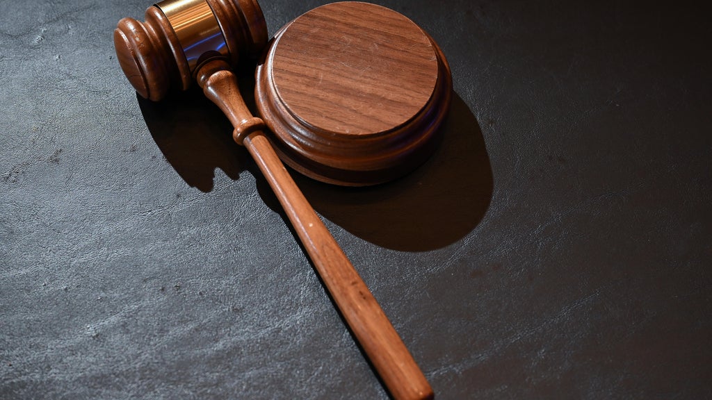 Man tried to pull woman out of her St. Paul apartment window, charges say — WCCO / CBS Minnesota, Lakeville Health news
