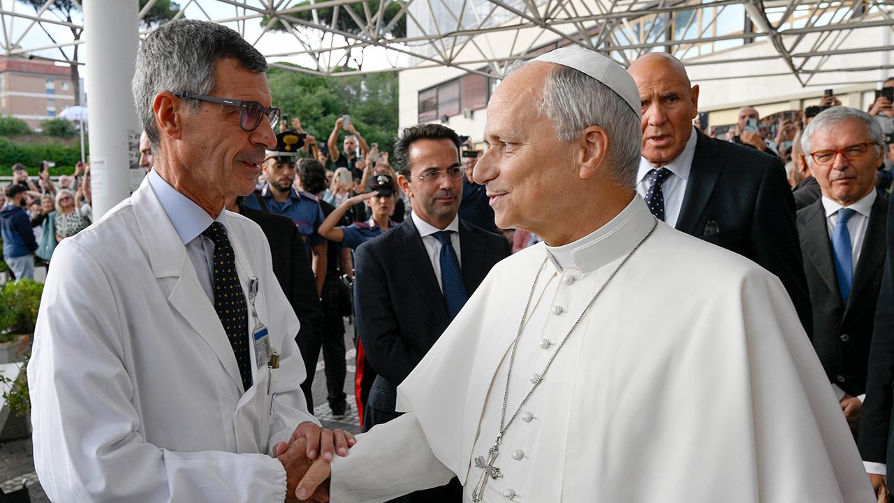 Pope Leo returns to Vatican, four days after lung cancer surgery — FOX 9, Lakeville Health news